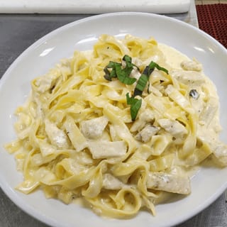Big Tray Chicken Alfredo